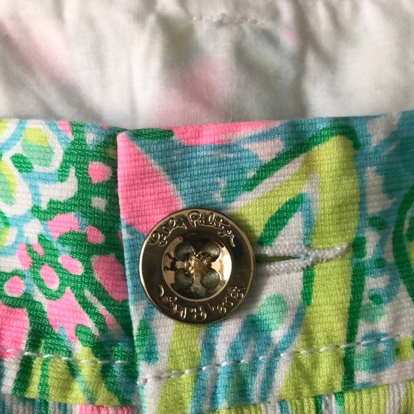 Lilly Pulitzer Walsh Shorts size 0 - Picture 2 of 4